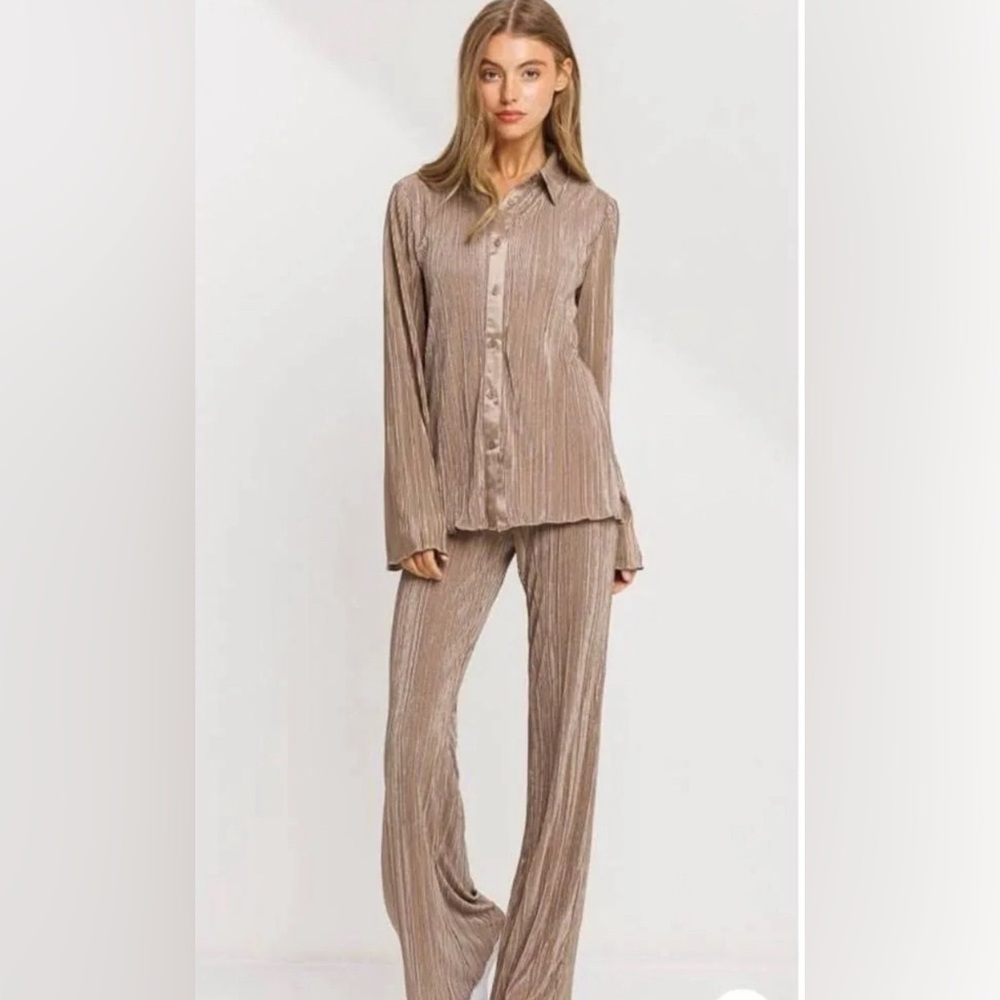 Rachel Zoe Gold  Plissé Button-Front Shirt with Wide-Leg Pants